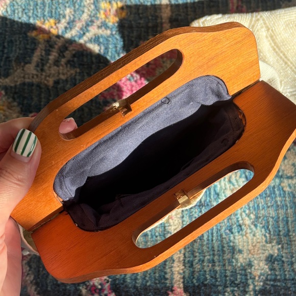 Vintage Hibiscus Embroidered Handbag with Wooden Handle - Picture 2 of 6